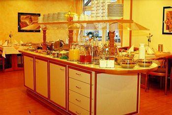 Hotel Am Schwedenkai Киль Экстерьер фото