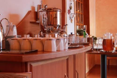 Hotel Am Schwedenkai Киль Экстерьер фото